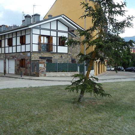 Casa Con Jardin Frente Ciudadela Villa Jaca Kültér fotó